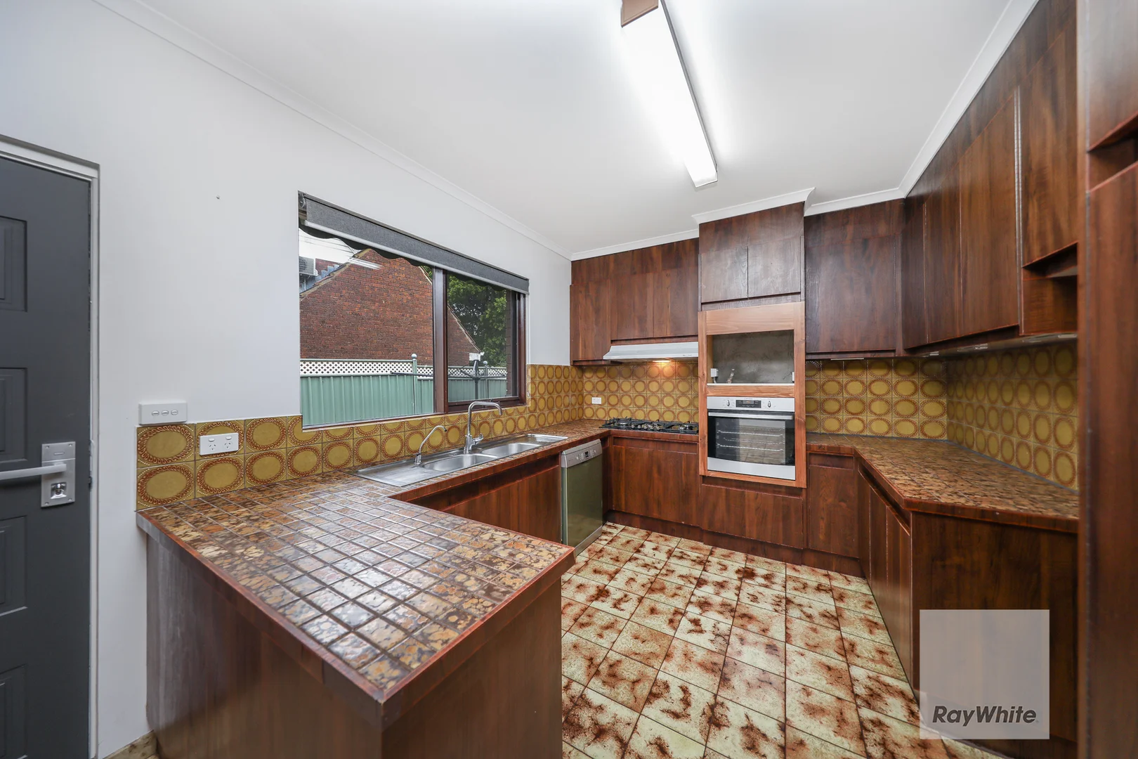 Additional image 5 of 27 Woodstock Drive, Gladstone Park VIC 3043