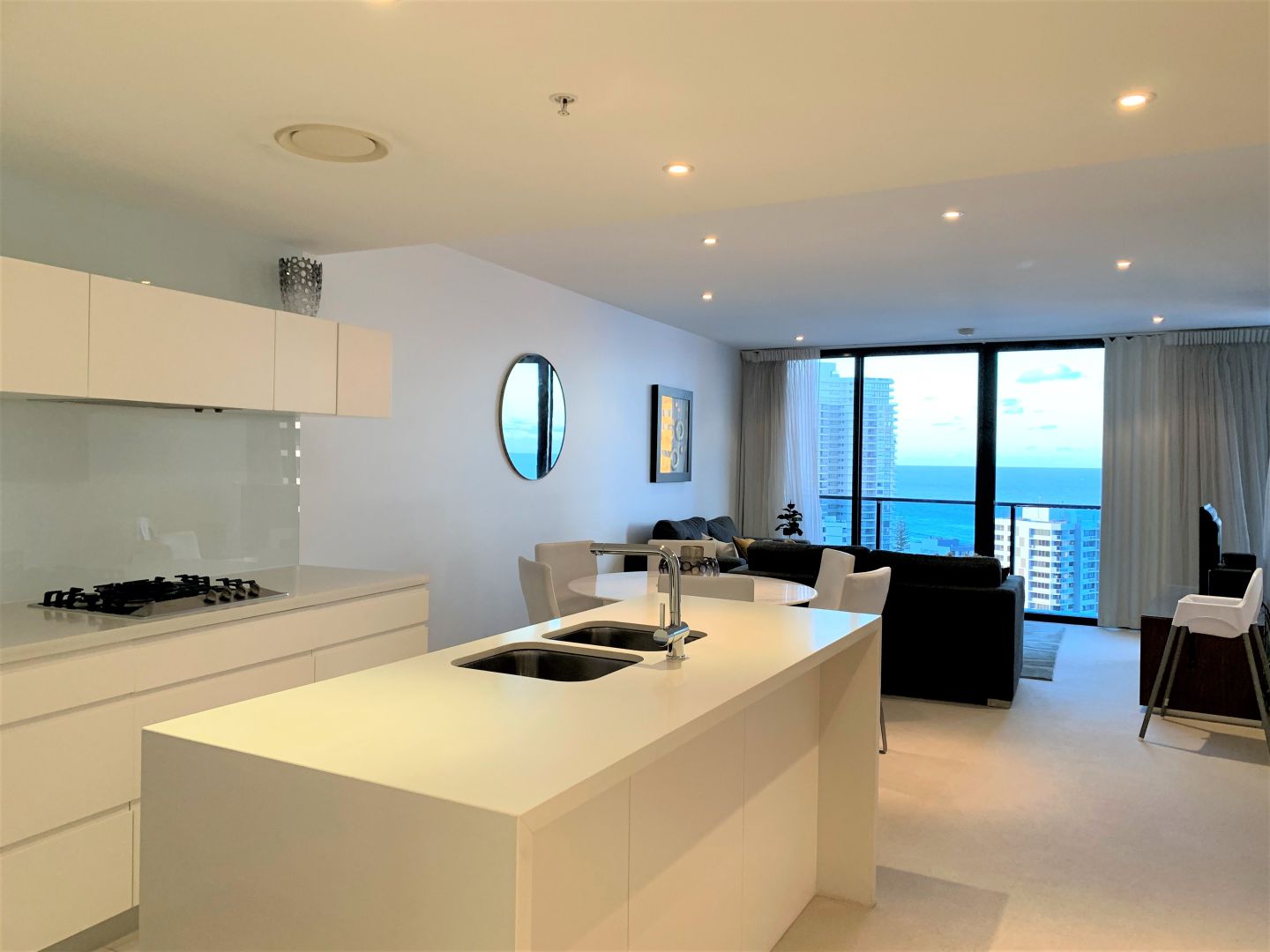 22005/21 Elizabeth Avenue, Broadbeach QLD 4218, Image 2