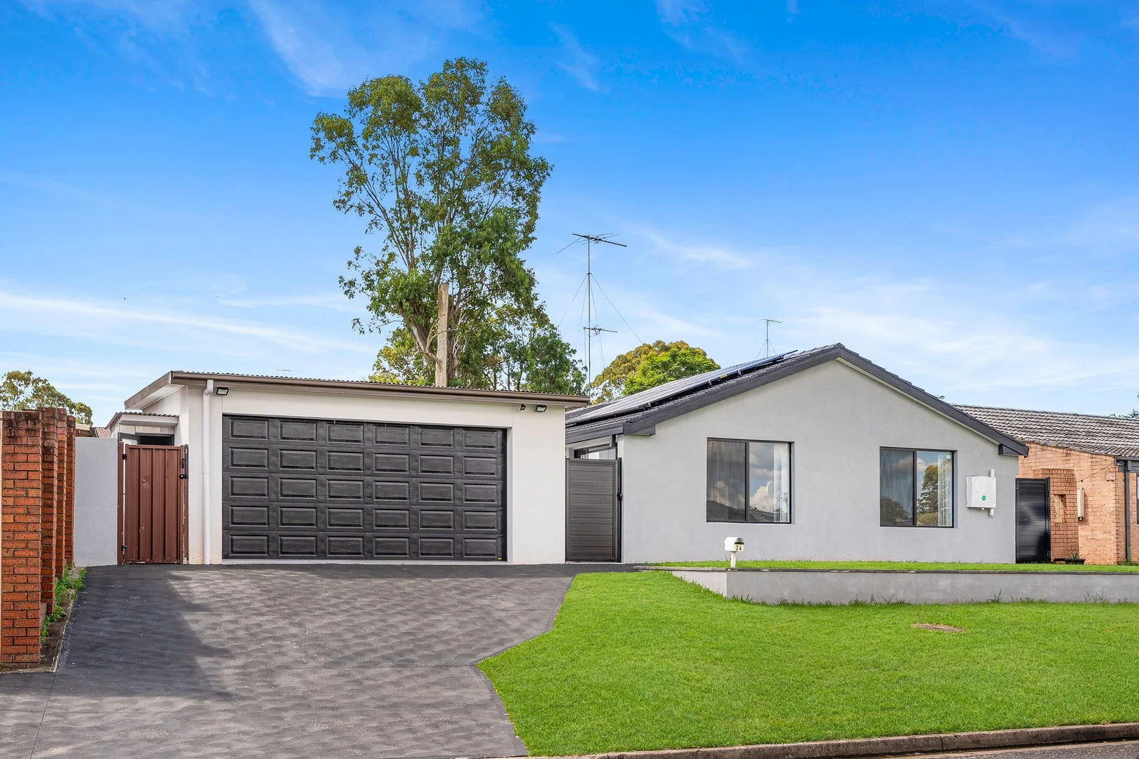 24 Explorers Way, St Clair NSW 2759