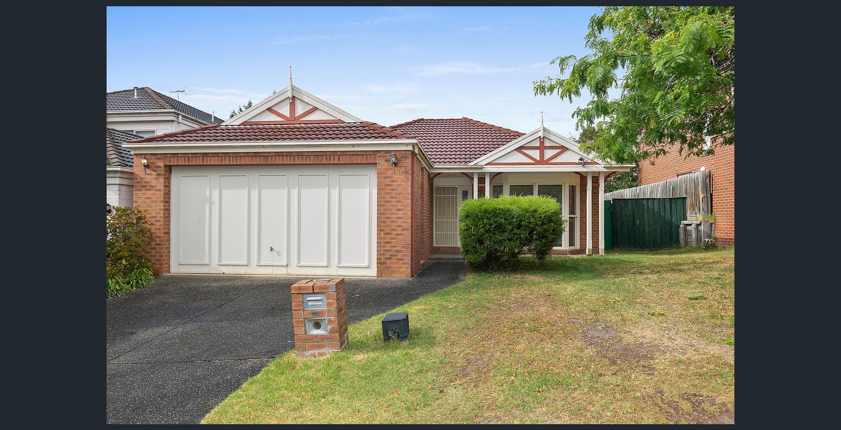 5 bedrooms House in 24 Hutchinson Drive KEW VIC, 3101