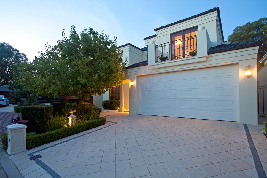 4 bedrooms House in 12 Plumosa Mews DUNCRAIG WA, 6023