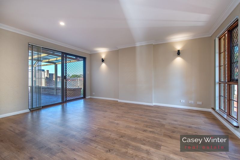 8 Clifftop Court, Edgewater WA 6027, Image 2