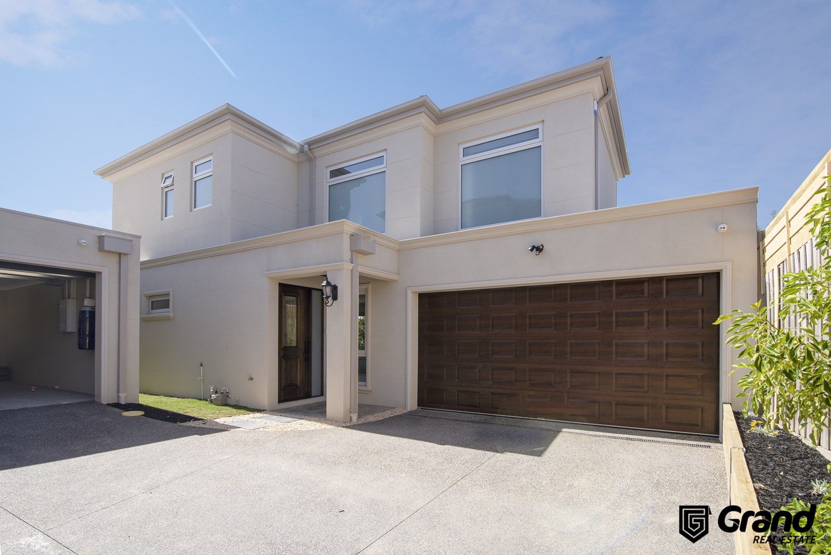 4 bedrooms Townhouse in 2/19 Grandview Road CHADSTONE VIC, 3148