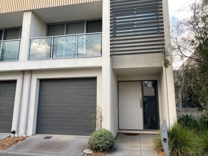 2 bedrooms Townhouse in 16 Streeton Drive MENTONE VIC, 3194