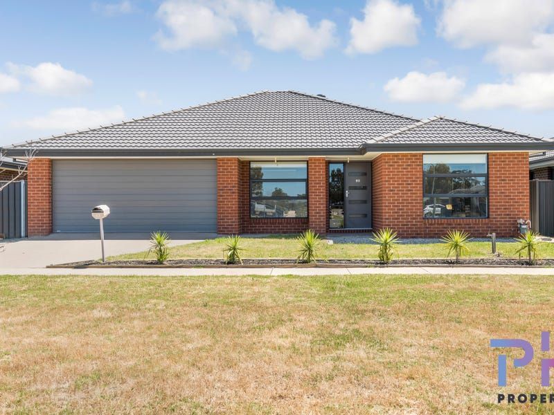 4 bedrooms House in 18 Aspect Drive HUNTLY VIC, 3551