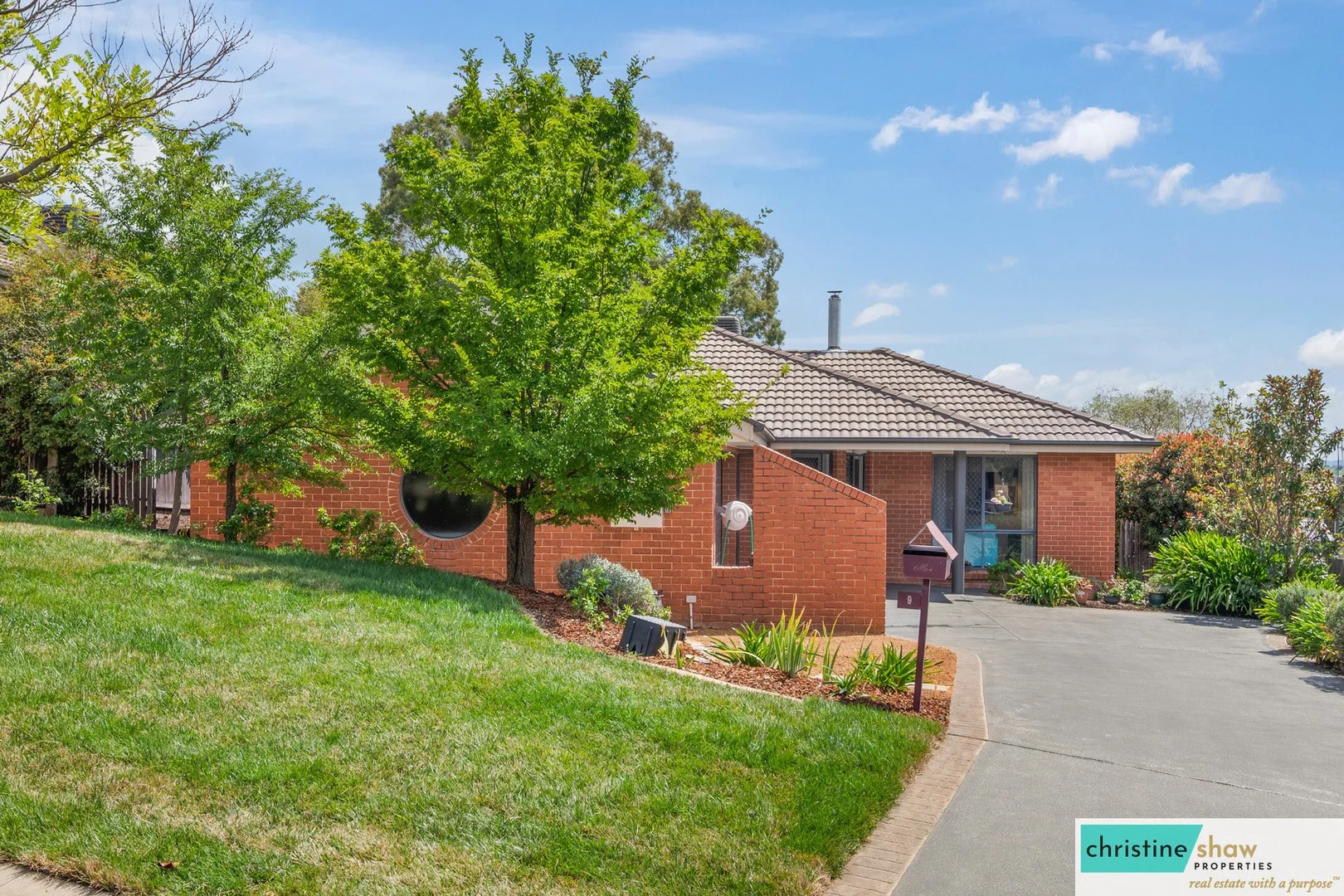 9 Magnolia Close, Jerrabomberra NSW 2619