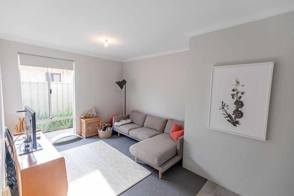 128 Napoleon Promenade, Kealy WA 6280, Image 2