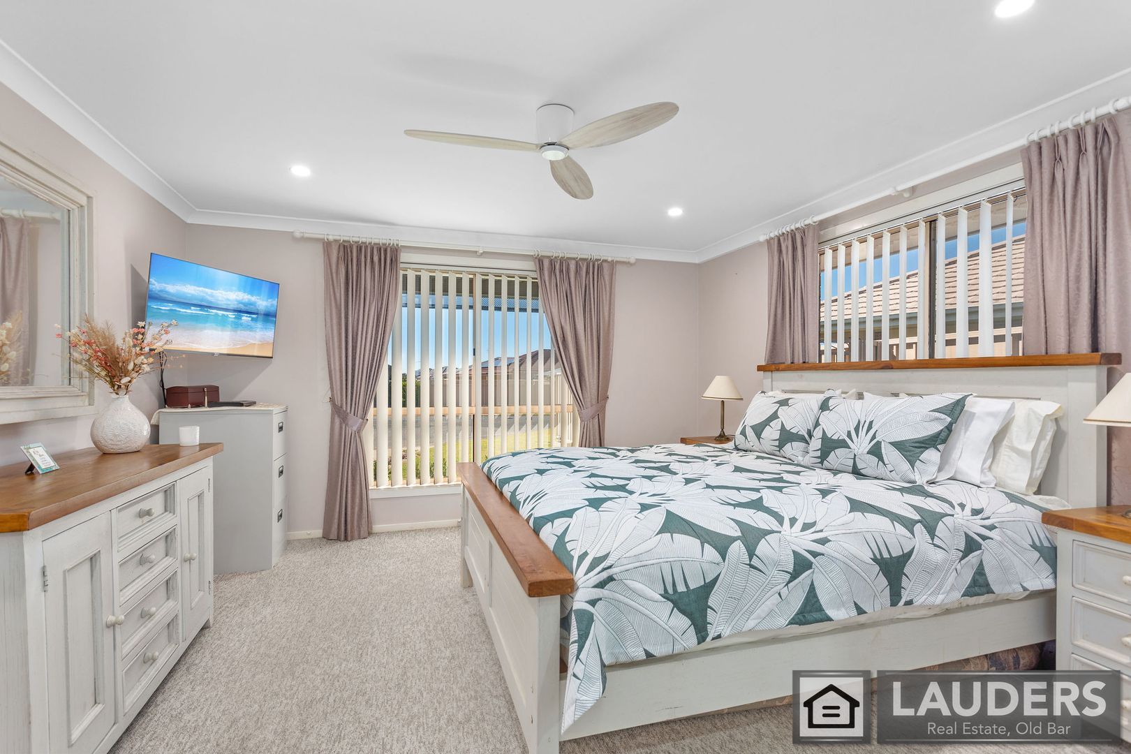 4 Curlew Place, Old Bar NSW 2430, Image 2