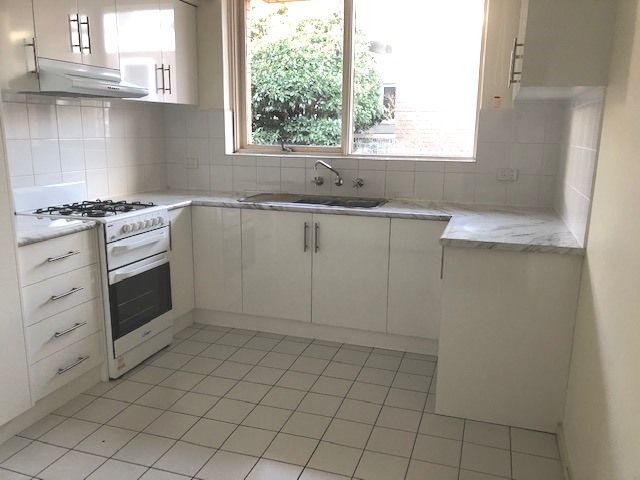 2 bedrooms Apartment / Unit / Flat in 4/31 Narong Road CAULFIELD NORTH VIC, 3161