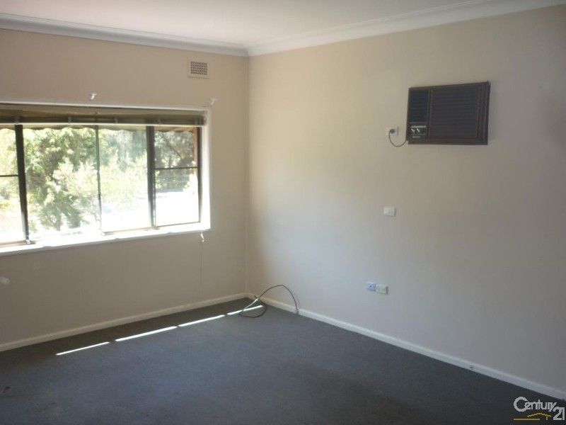 4/8 Reilly Street, Liverpool NSW 2170, Image 2