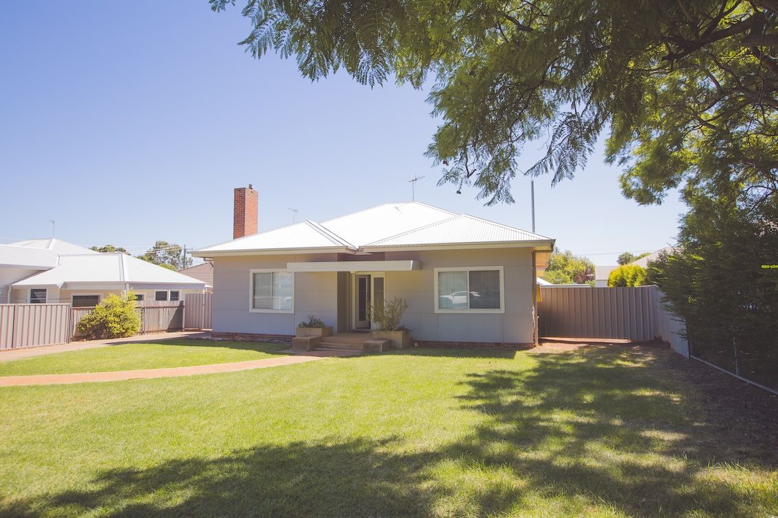 4 bedrooms House in 12 Animoo Avenue GRIFFITH NSW, 2680