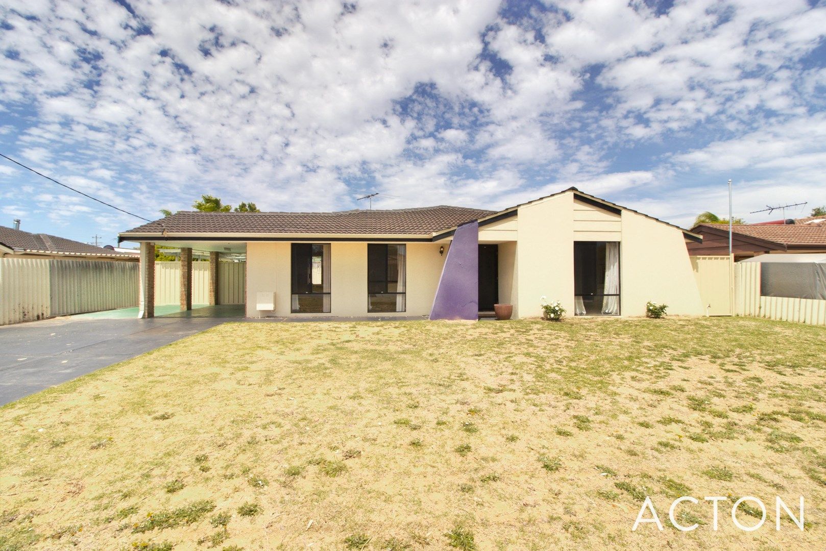 4 bedrooms House in 5 Pandora Way WAIKIKI WA, 6169