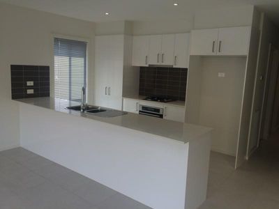 2 Woodright Circuit, Cranbourne VIC 3977, Image 2