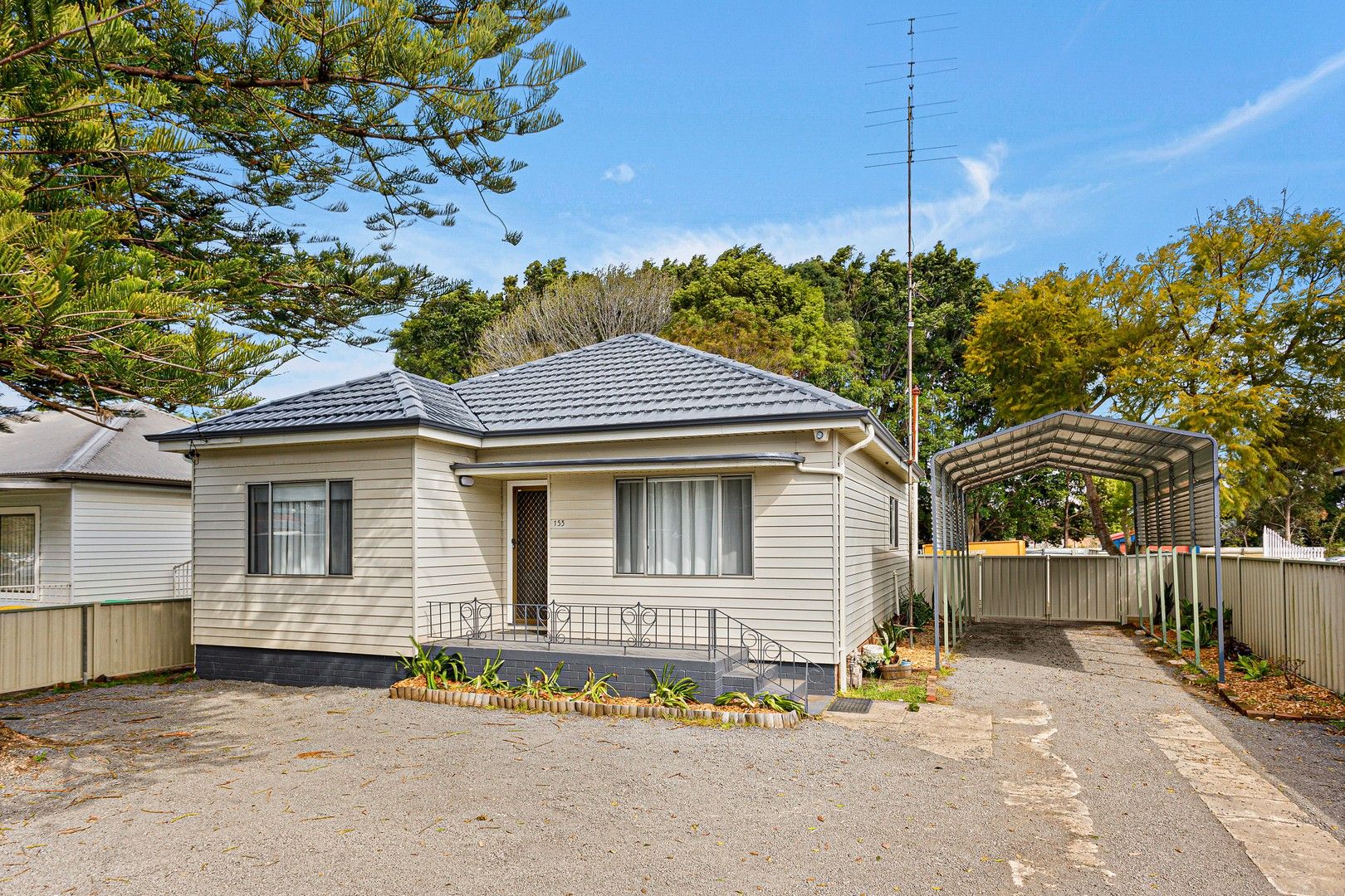 3 bedrooms House in 153 The Avenue FIGTREE NSW, 2525