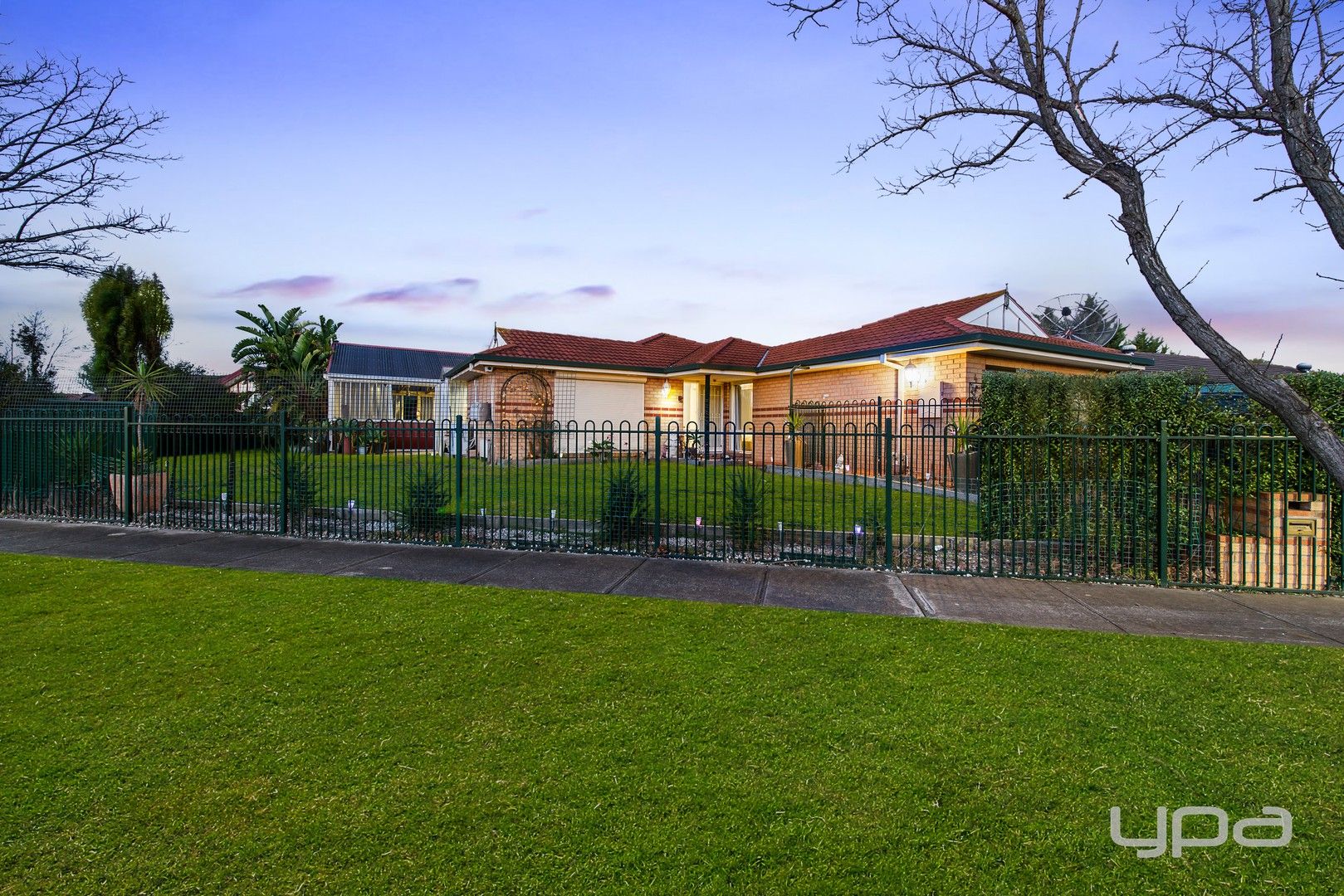 4 Wood Grove, Burnside VIC 3023, Image 0