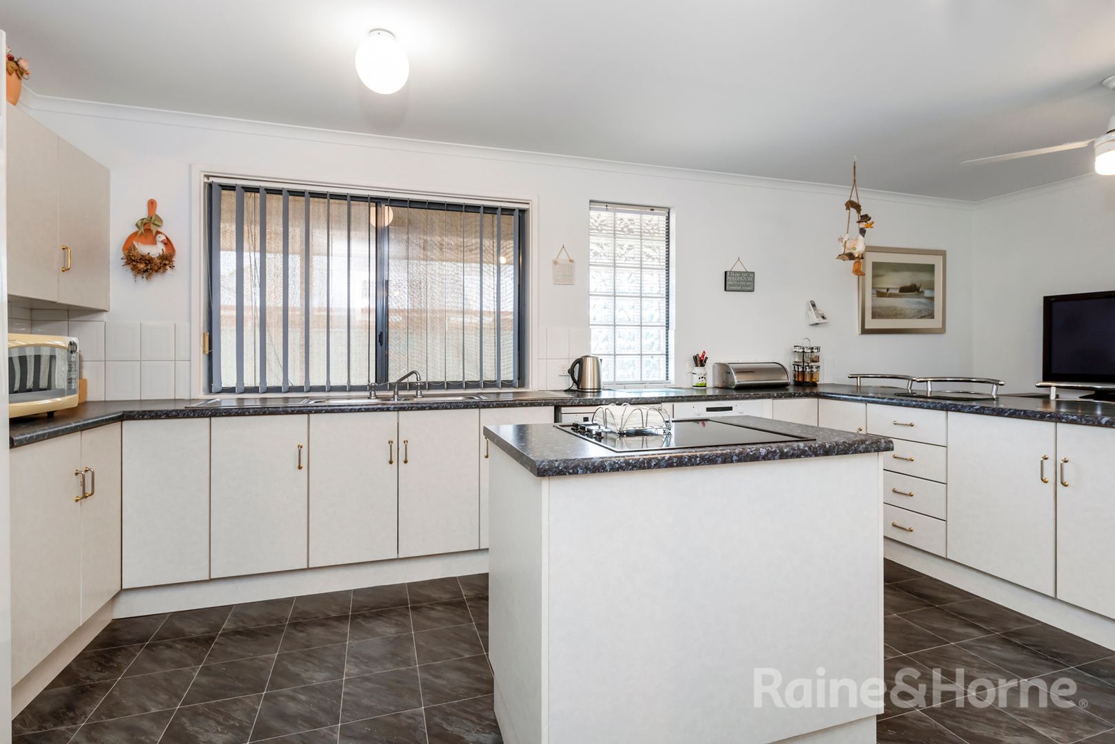 20 Canala Court, Two Wells SA 5501, Image 2