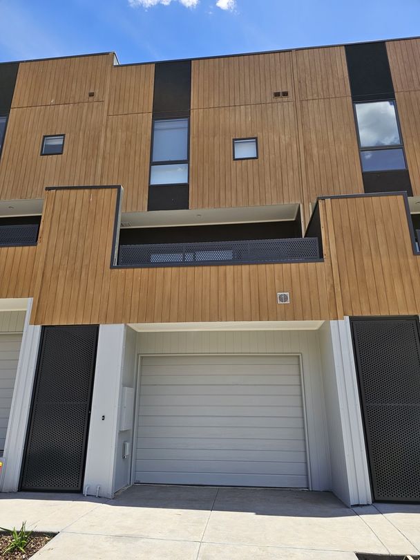 3 bedrooms Townhouse in 106 Cameo Crescent SOUTH MORANG VIC, 3752