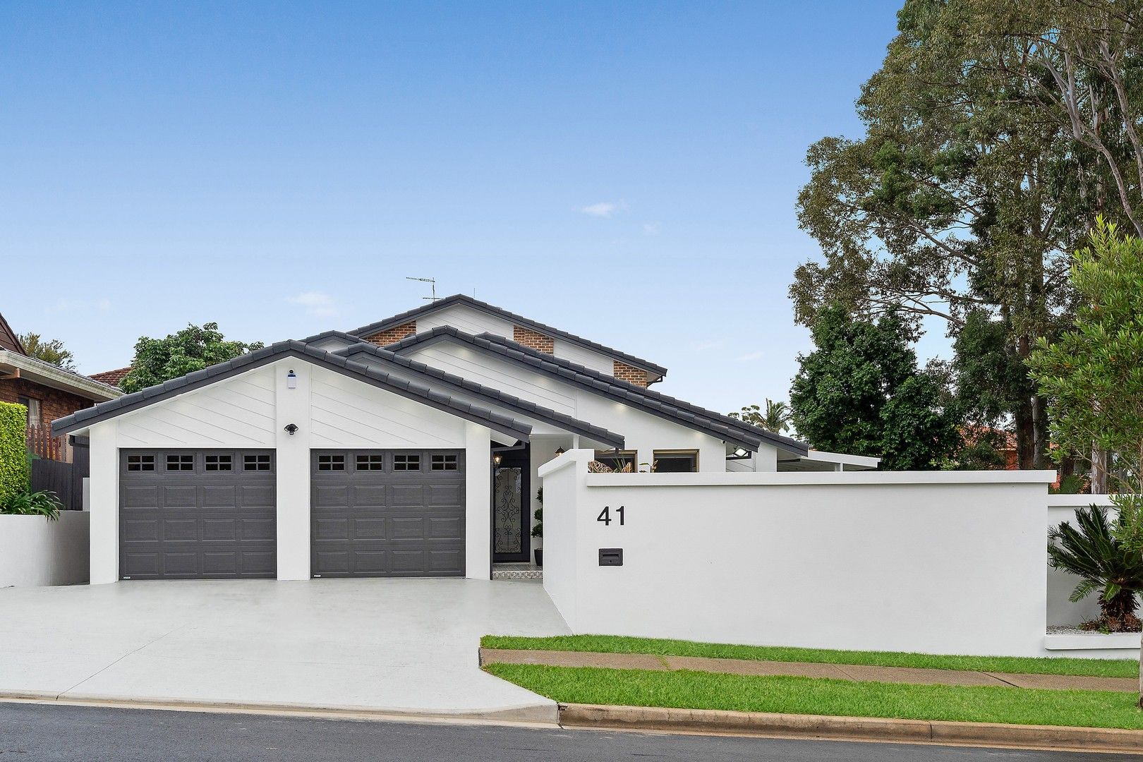 6 bedrooms House in 41 Mariner Crescent ABBOTSBURY NSW, 2176