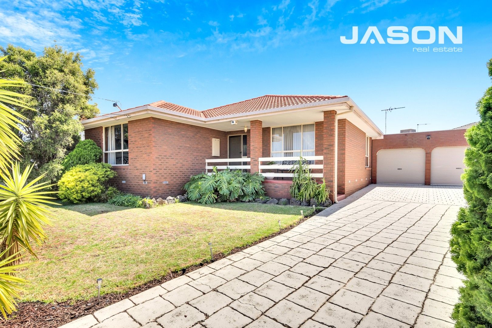 3 bedrooms House in 4 Paramount Court TULLAMARINE VIC, 3043
