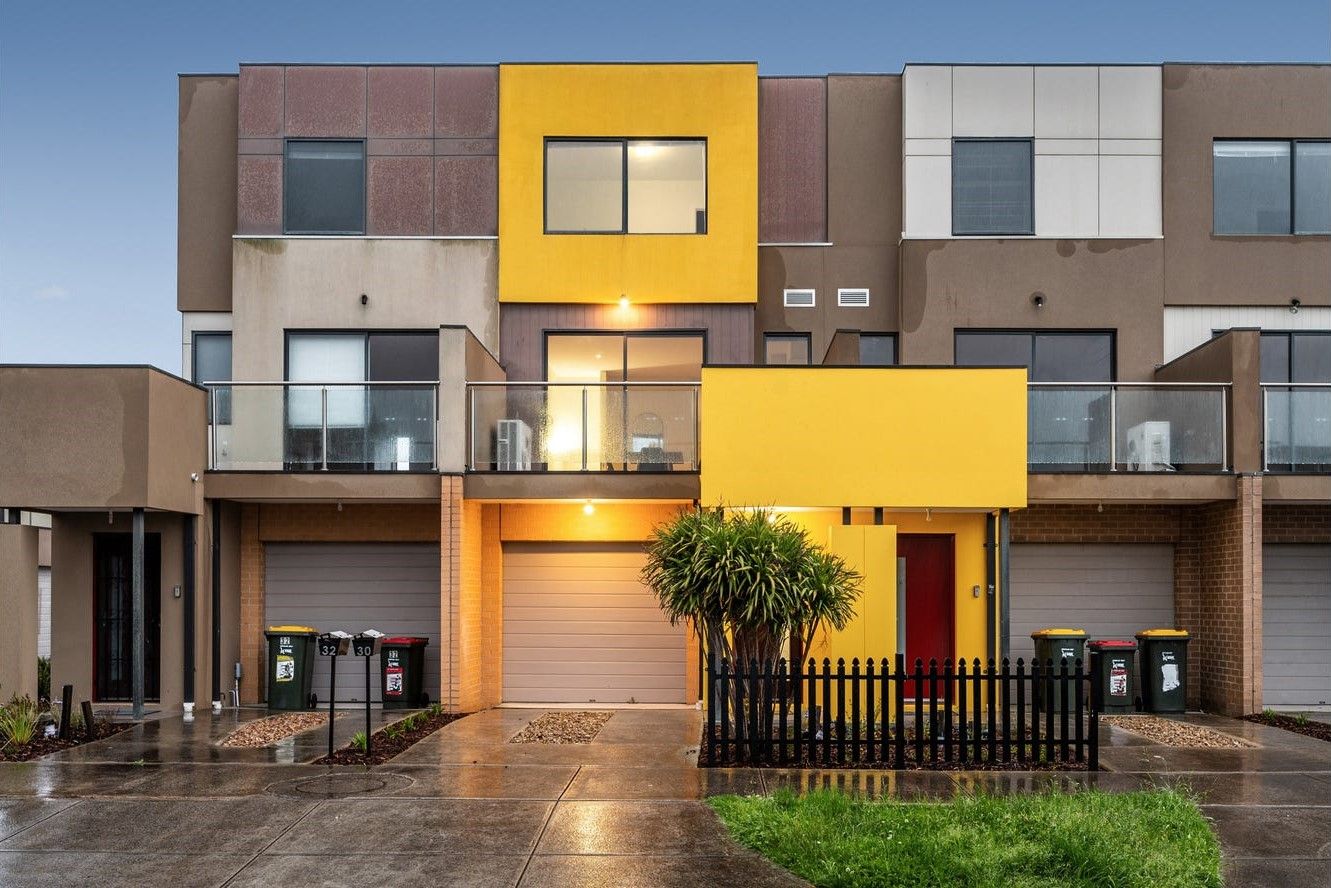 3 bedrooms Townhouse in 26 Featherpark Way CRAIGIEBURN VIC, 3064