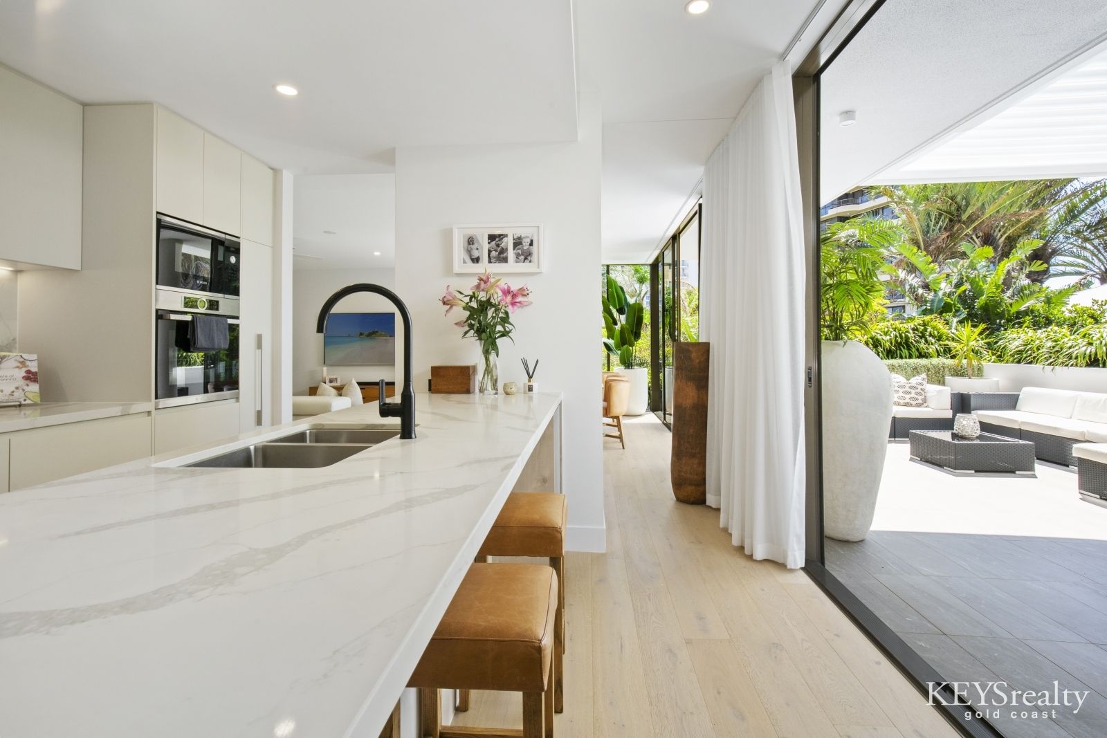 101/5 Pacific Street, Main Beach QLD 4217, Image 1