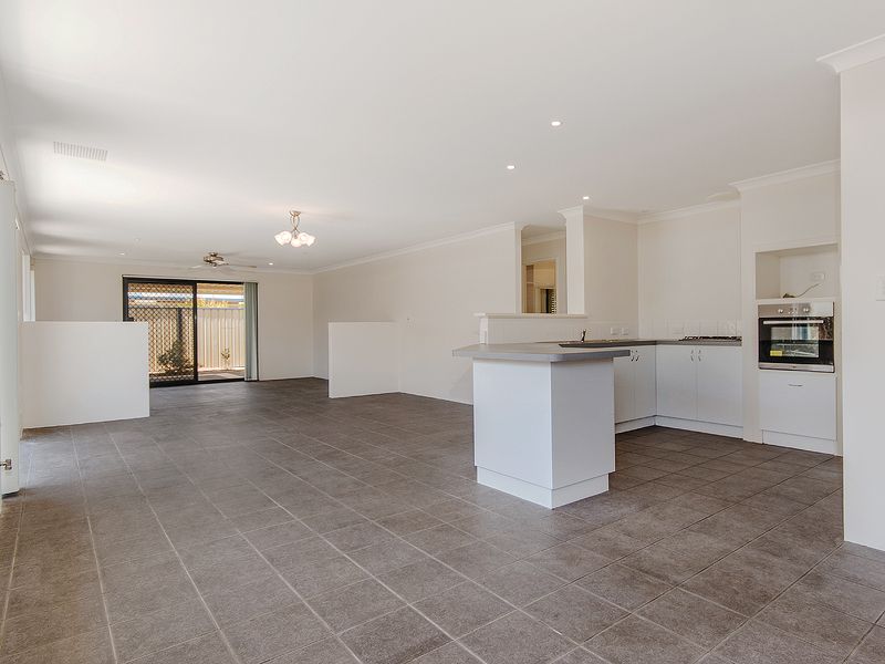 29 Araluen Crescent, Bertram WA 6167, Image 2