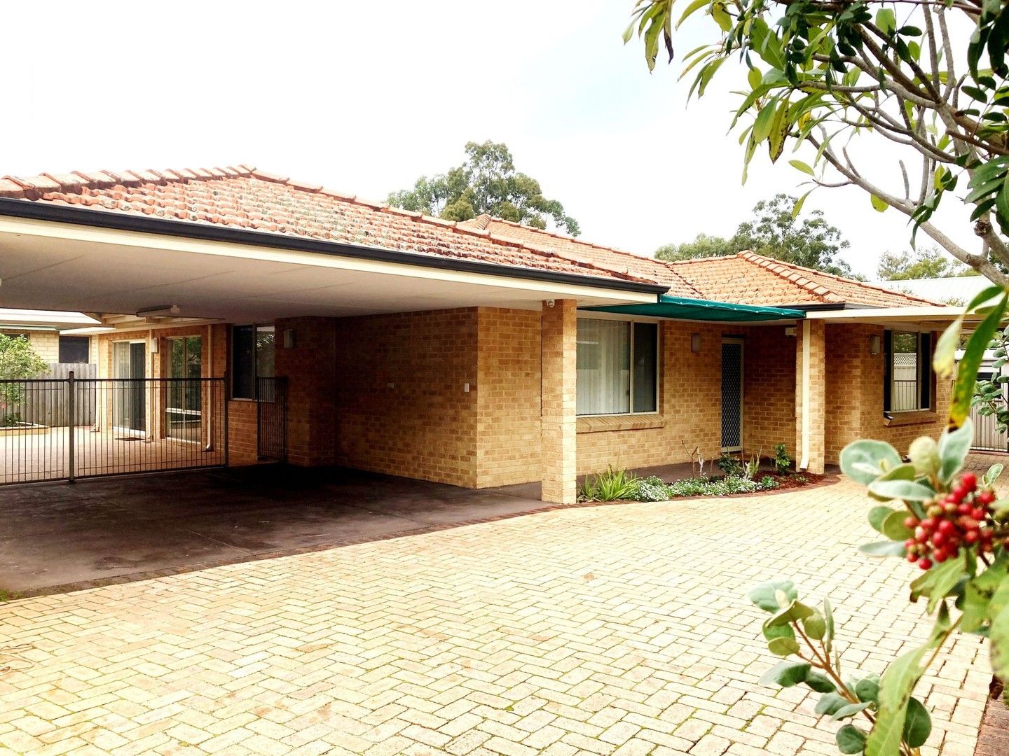 4 bedrooms House in 27B Tribute St West SHELLEY WA, 6148