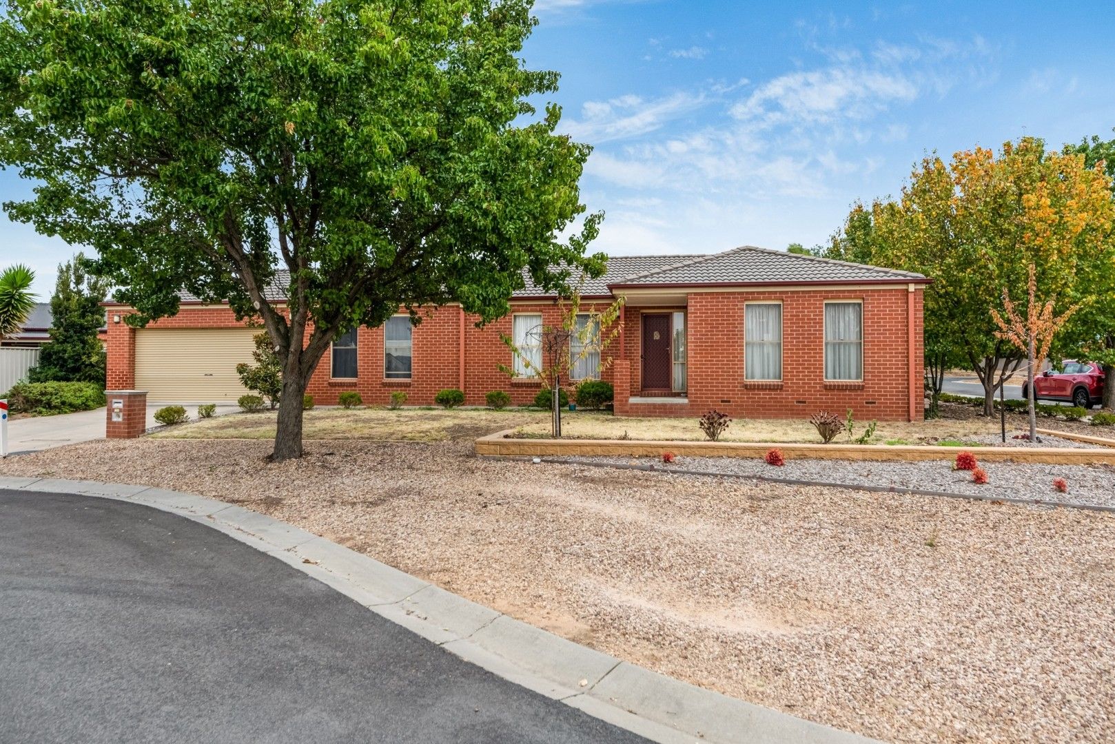 3 bedrooms House in 7 Knights Court STRATHFIELDSAYE VIC, 3551