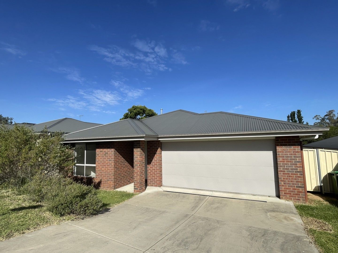 4 bedrooms House in 16 Royce Crescent LAVINGTON NSW, 2641