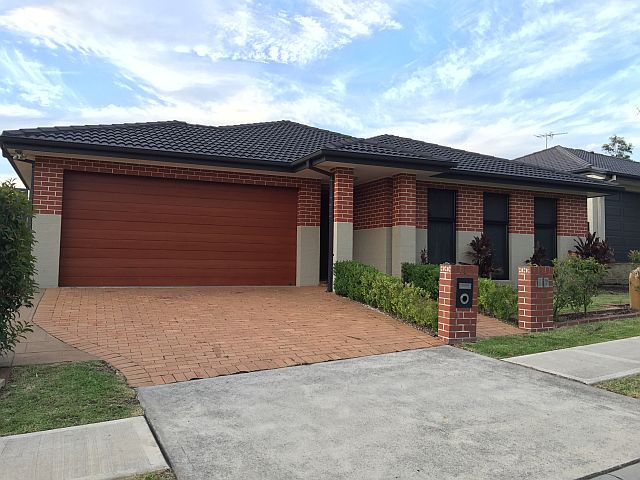 4 bedrooms House in 37 Townsend Crescent ROPES CROSSING NSW, 2760