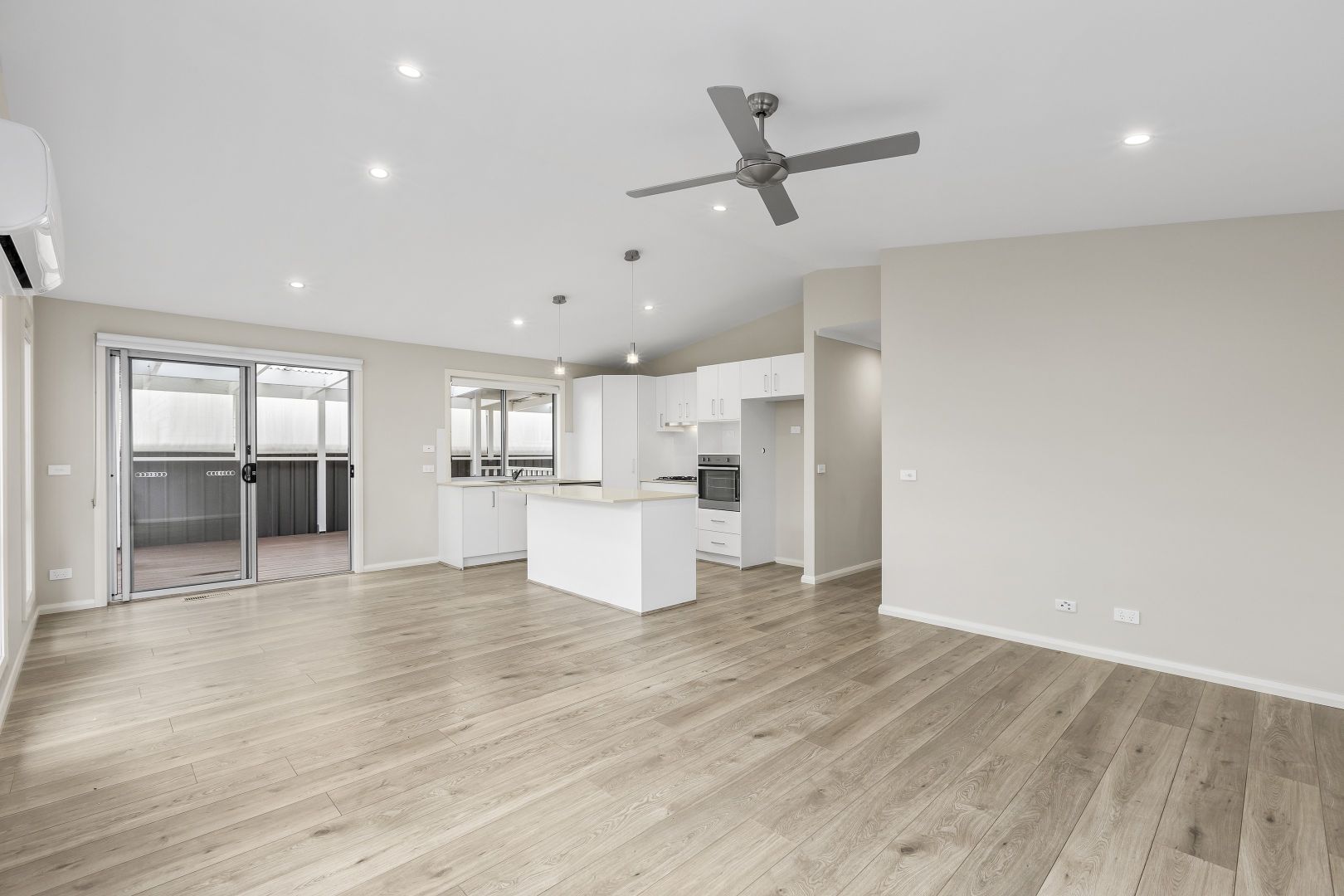 110/40 Watt Street, Lara VIC 3212, Image 2