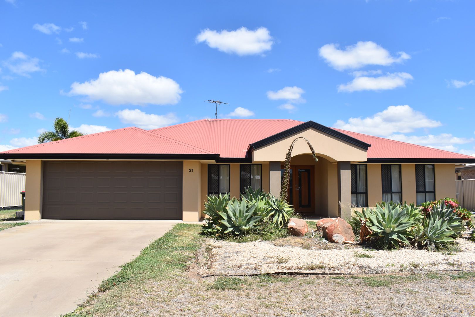 21 Mooney Crescent, Emerald Property History & Address Research Domain