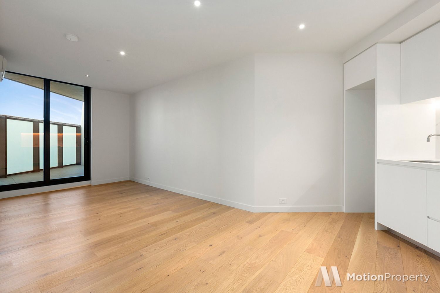 1 bedrooms Apartment / Unit / Flat in 309/77 Queens Road MELBOURNE VIC, 3004