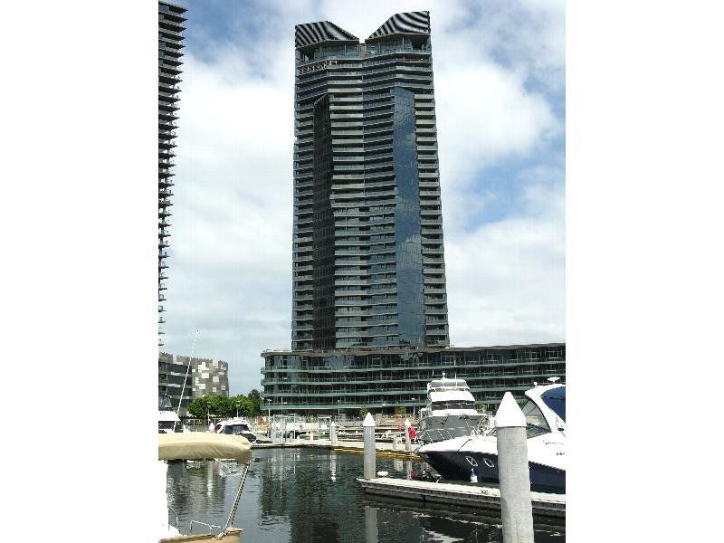 2104/100 Lorimer Street, Docklands VIC 3008, Image 2