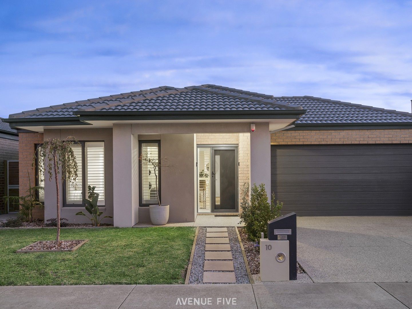 4 bedrooms House in 10 Boeing Street MOUNT DUNEED VIC, 3217