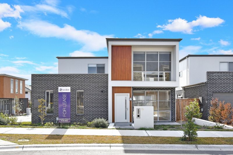 4 bedrooms House in 10 Curlewis Street GLEDSWOOD HILLS NSW, 2557