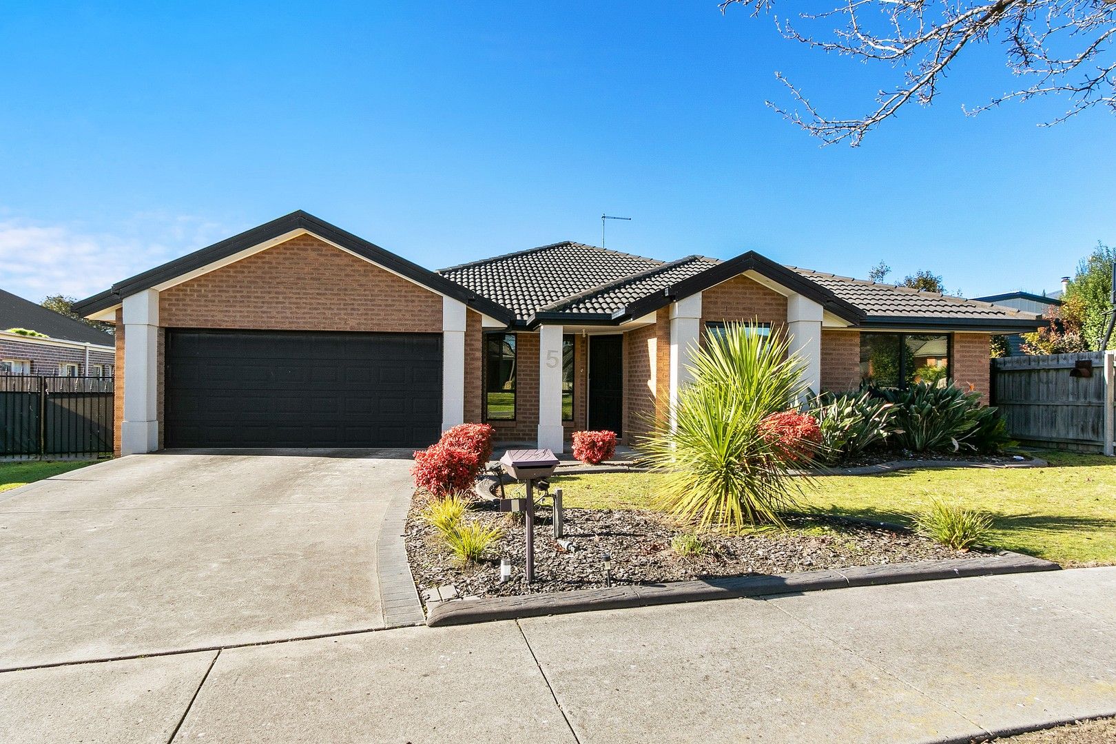 3 bedrooms House in 5 Victoria Court TRARALGON VIC, 3844