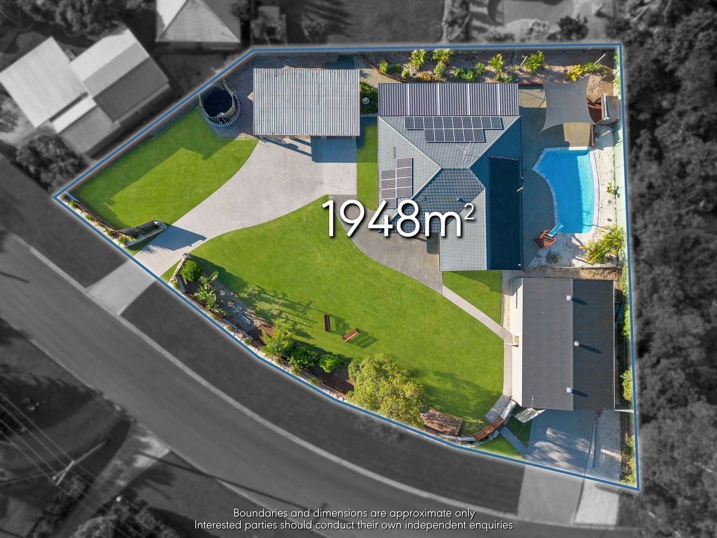 4 bedrooms House in 4 Banksia Street REDLAND BAY QLD, 4165