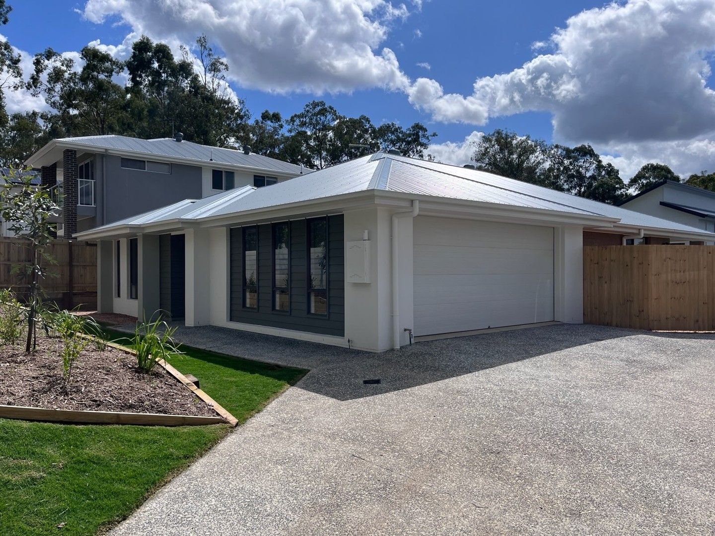 4 bedrooms House in 15 Rockfield Road DOOLANDELLA QLD, 4077