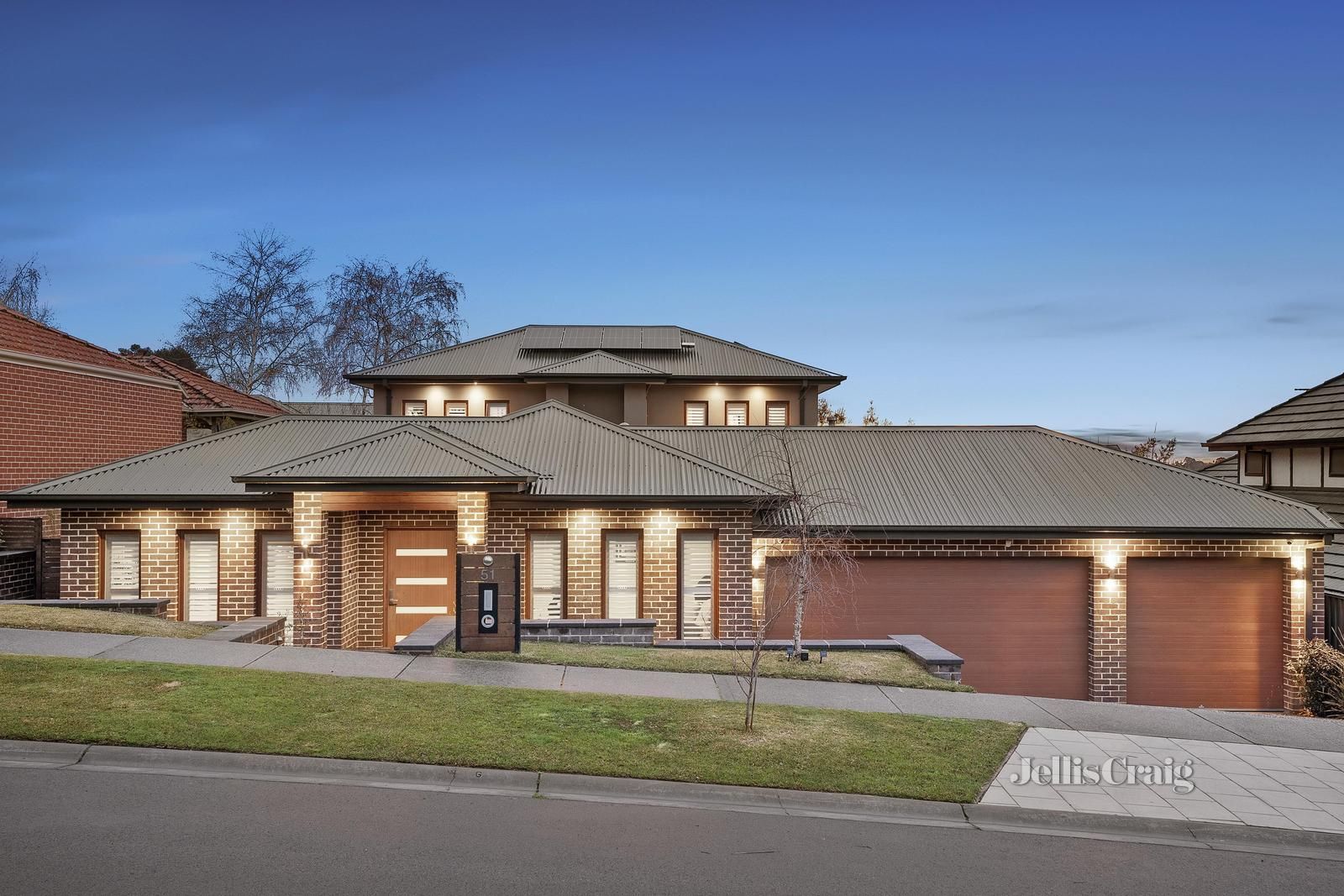 5 bedrooms House in 51 Valley Park Drive MOOROOLBARK VIC, 3138