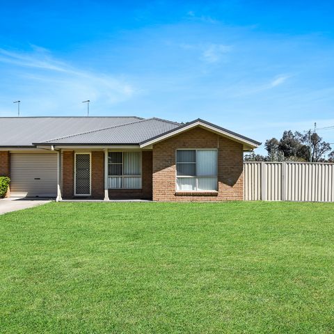 3 bedrooms Semi-Detached in 51A Hill Street SCONE NSW, 2337
