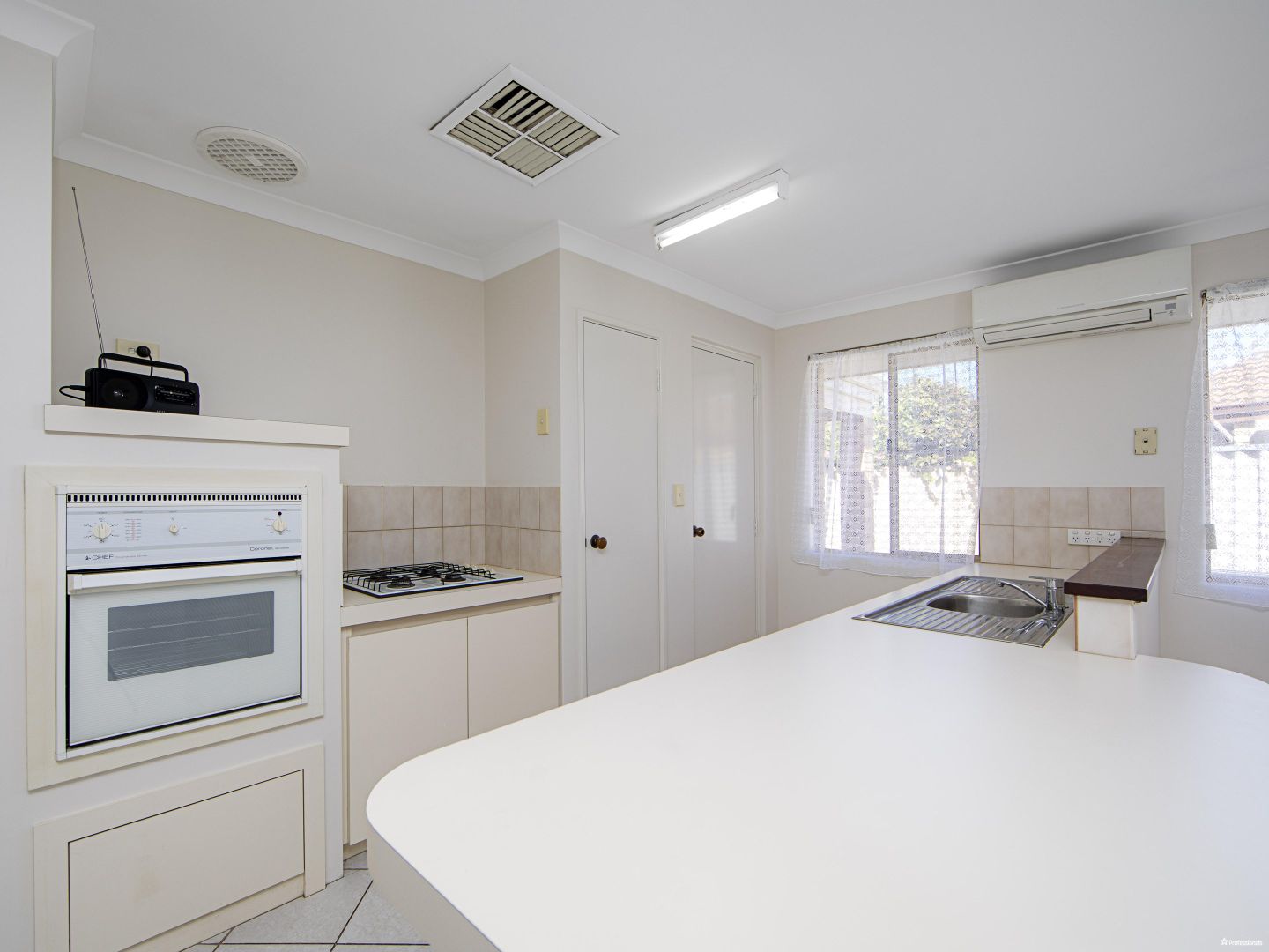 12 Marble Place, Forrestfield WA 6058, Image 2