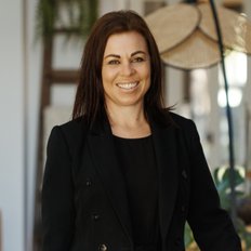 Michelle Elf, Sales representative