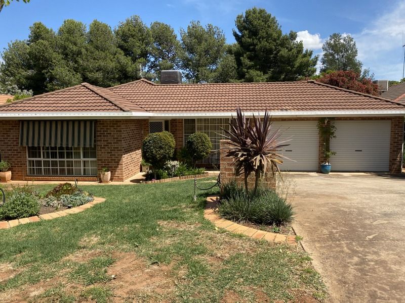 4 Glengowrie Close, Parkes NSW 2870, Image 0