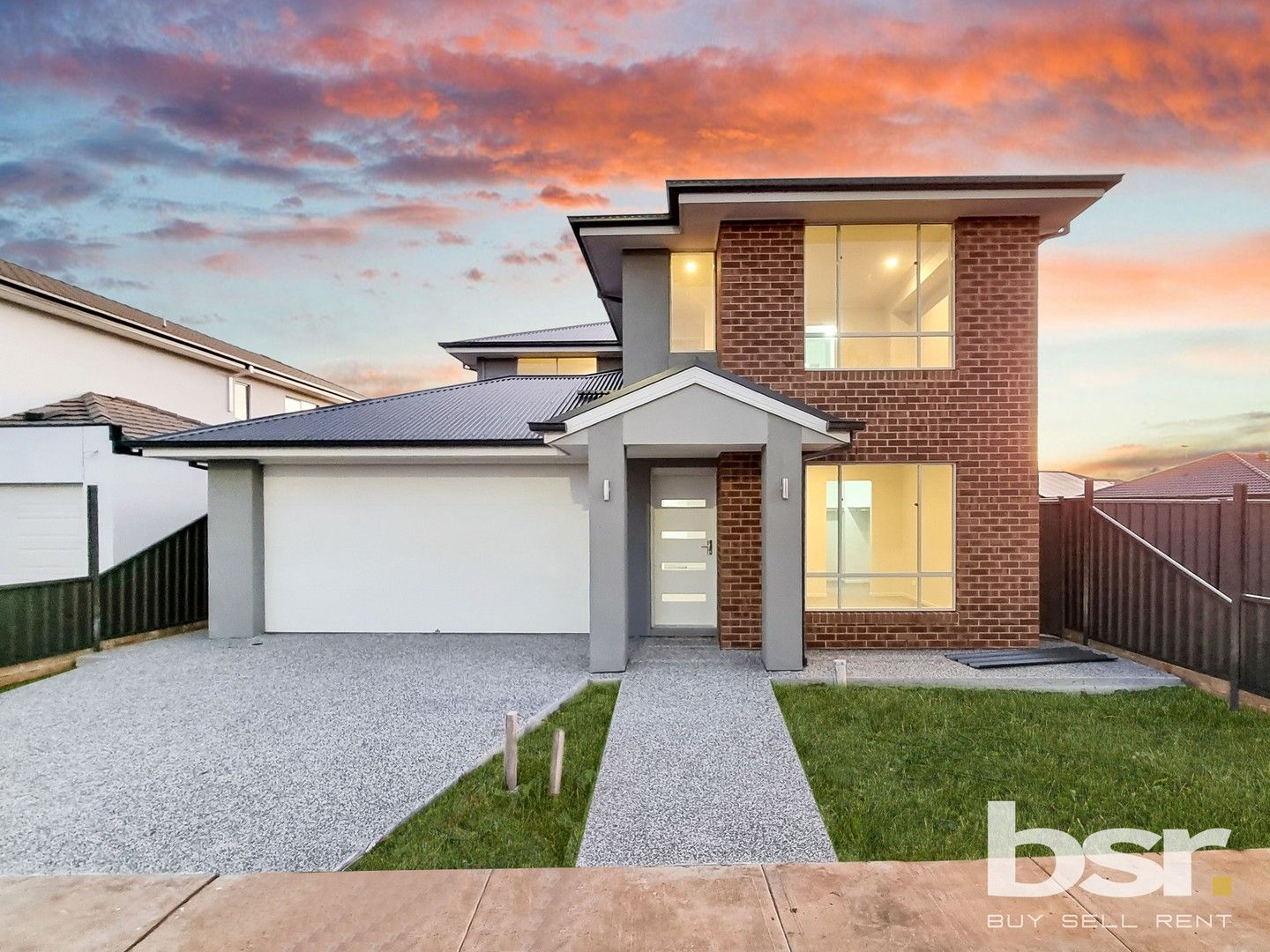 5 bedrooms House in 28 BELLERIVE CRESCENT STRATHTULLOH VIC, 3338