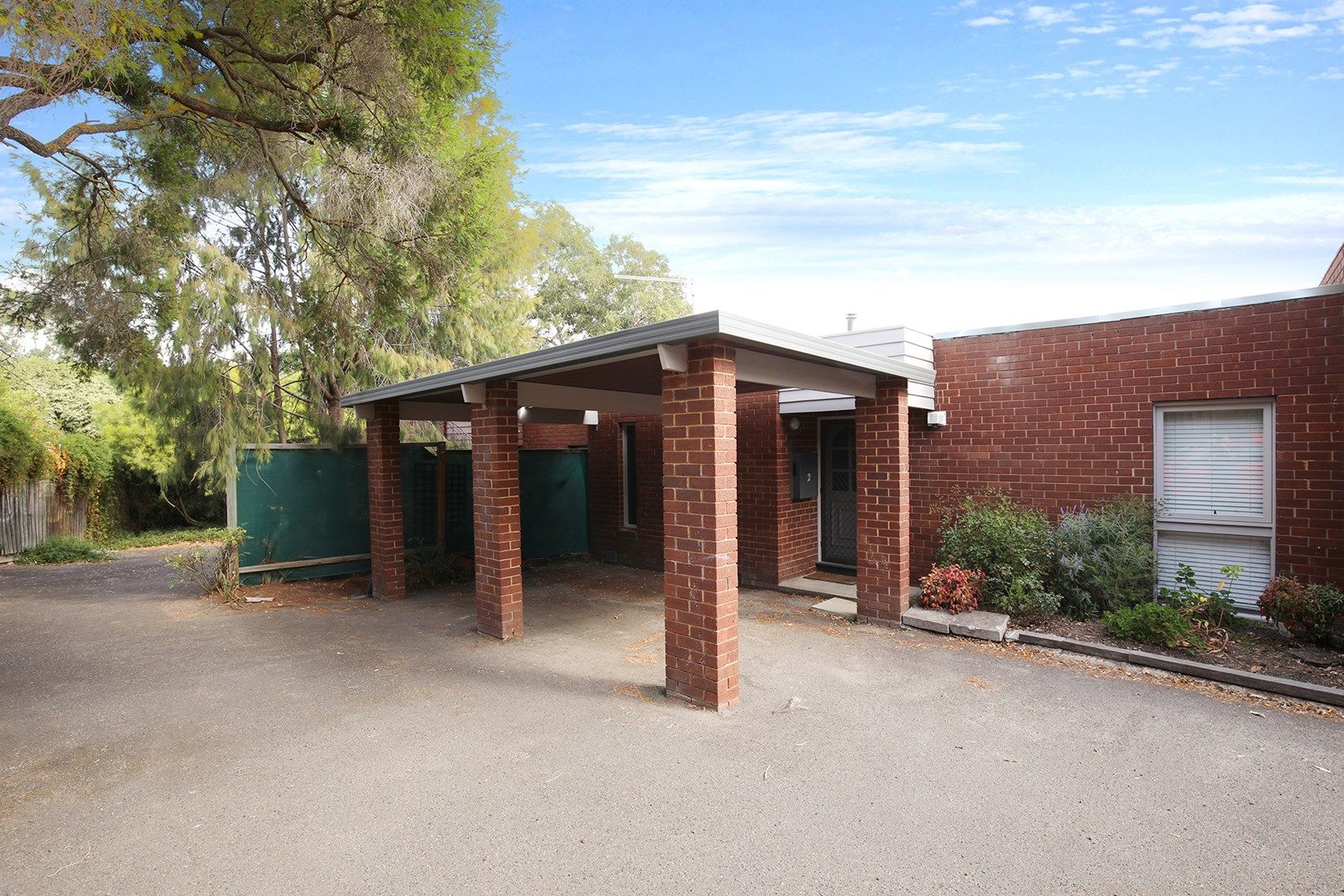 2 bedrooms Apartment / Unit / Flat in 2/74 Airlie Road MONTMORENCY VIC, 3094