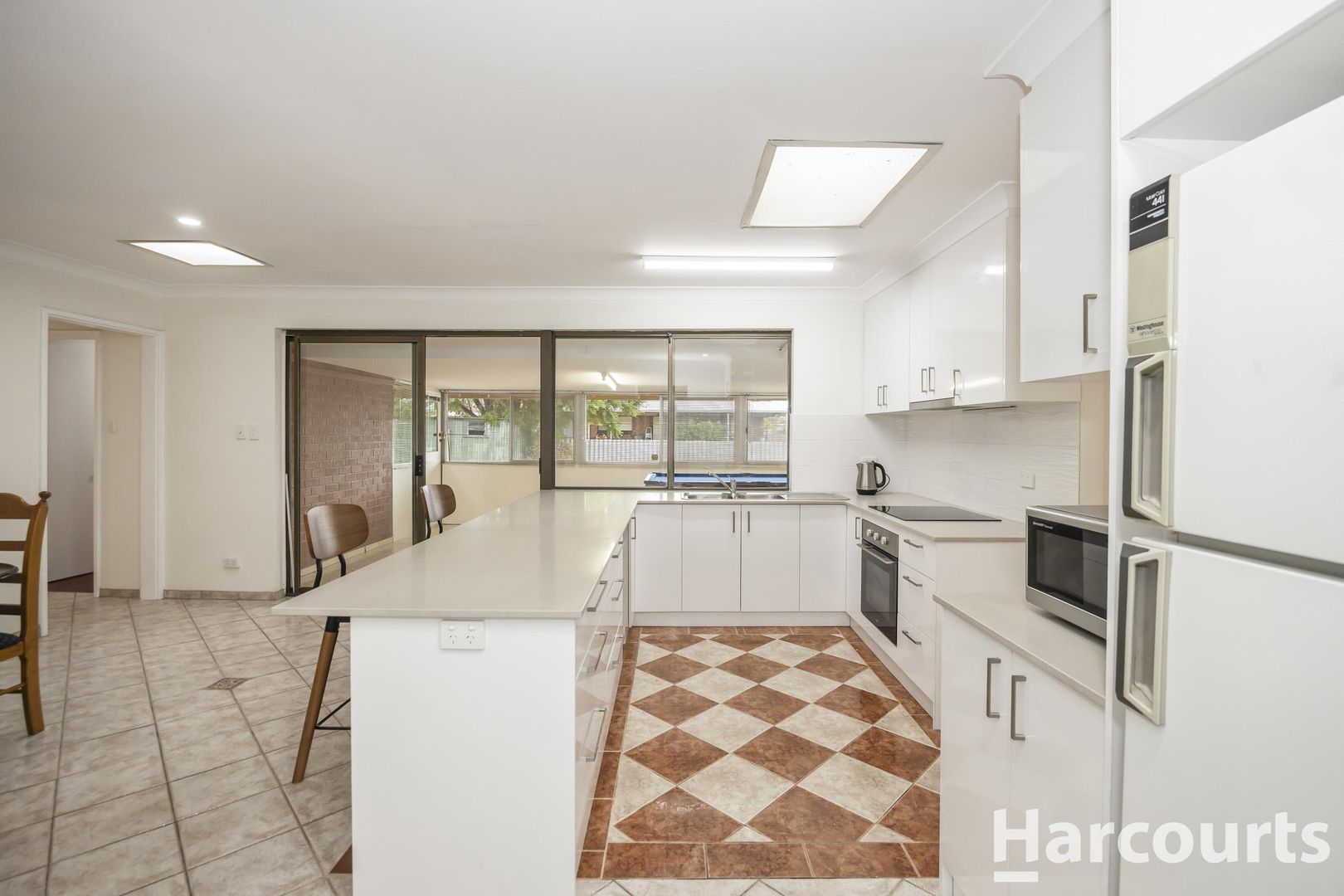 3 Boronia Close, Camillo WA 6111, Image 2