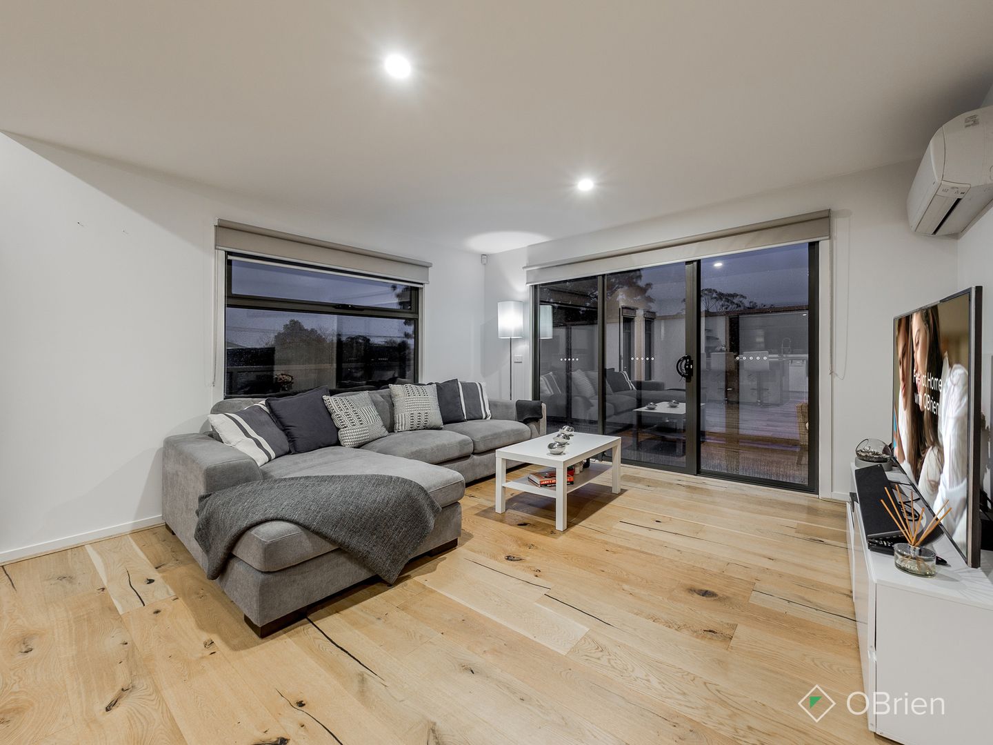 1/12 View Road, Bayswater VIC 3153, Image 1