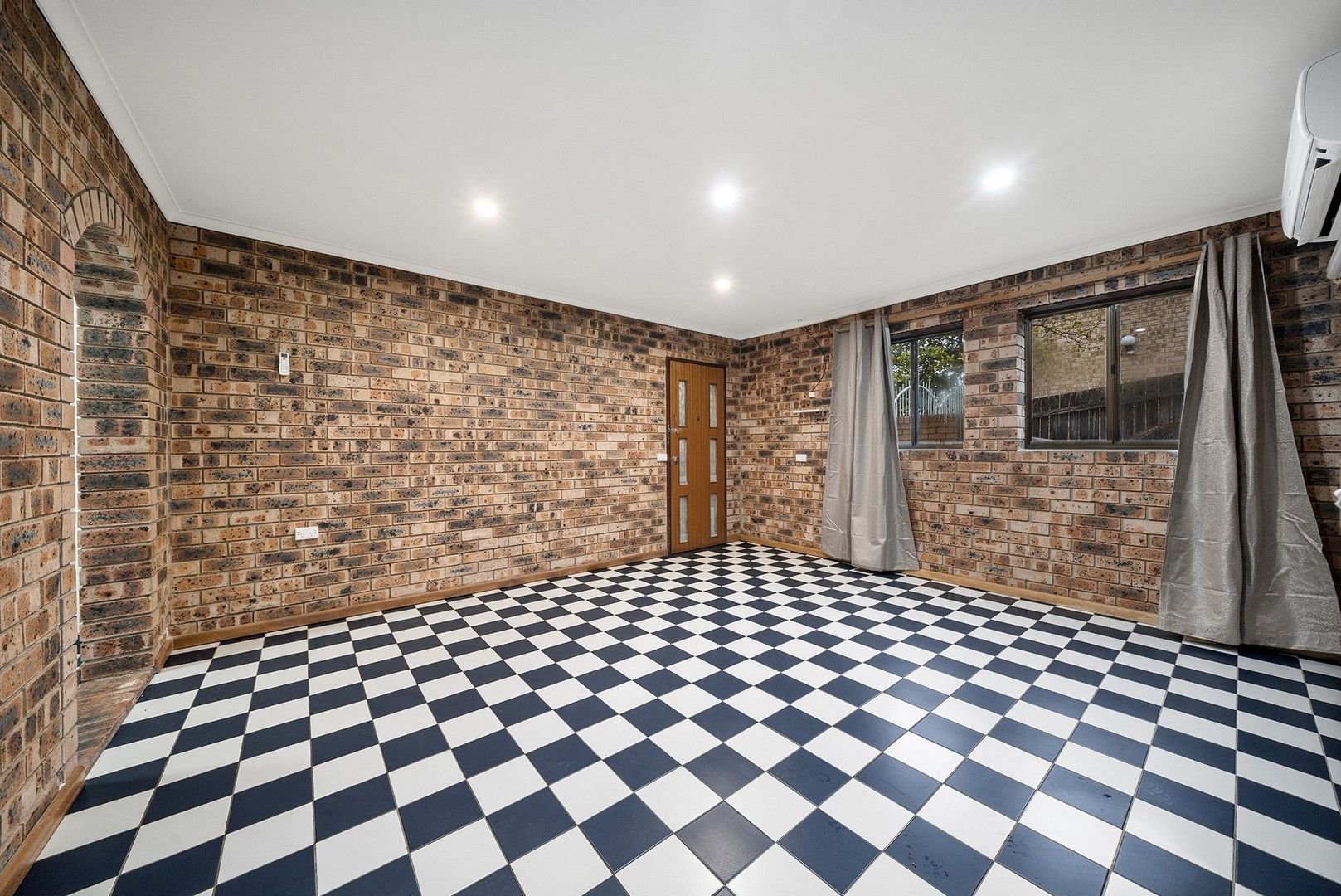1 bedrooms Apartment / Unit / Flat in 136a William Webb Drive EVATT ACT, 2617