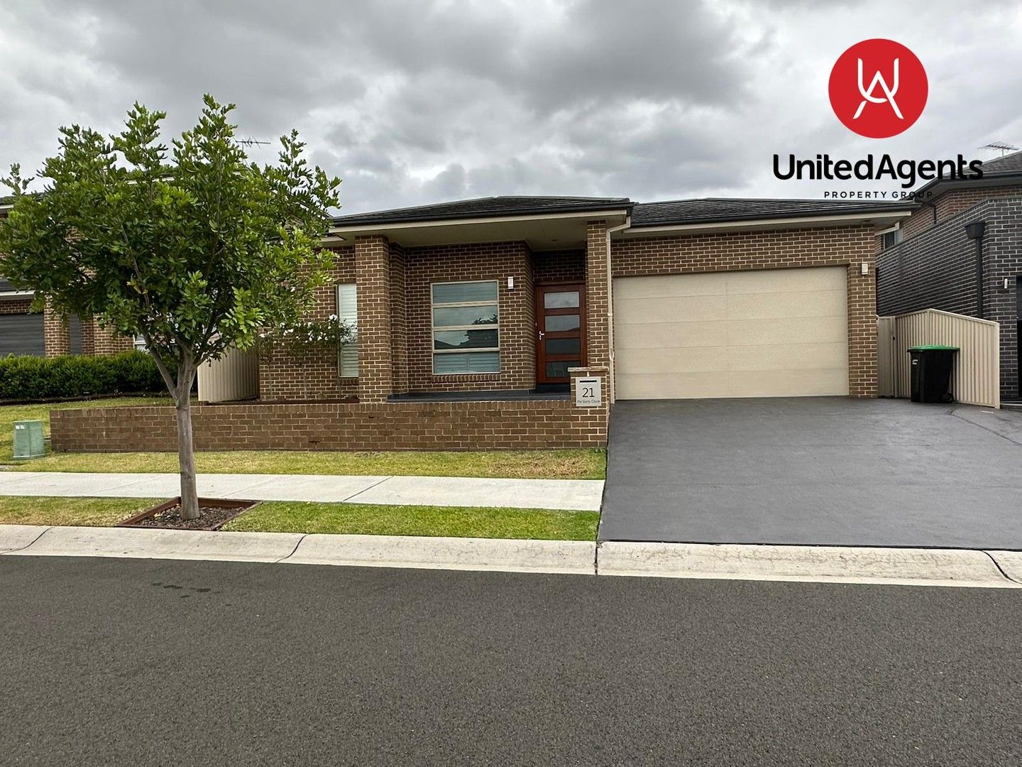 4 bedrooms House in 21 De Garis Close MIDDLETON GRANGE NSW, 2171